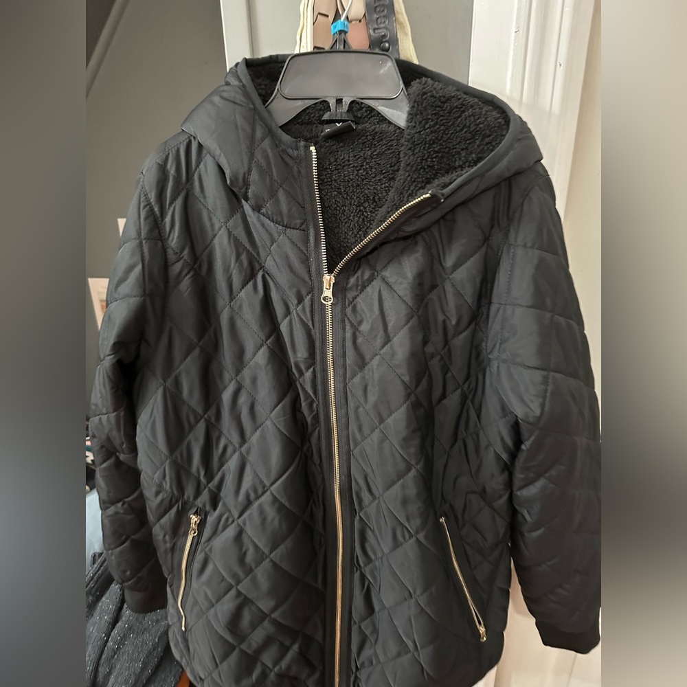 Unsure of brand name winter jacket size M runs small
